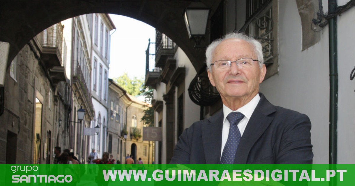 António Xavier diz estar surpreendido com a ausência de André Coelho